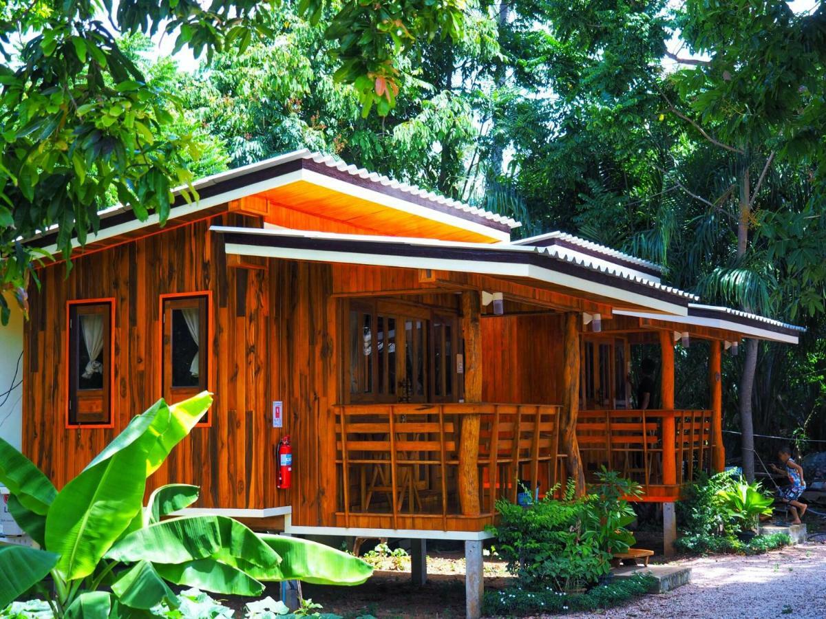 Baansuan Resort Don Sak Екстер'єр фото